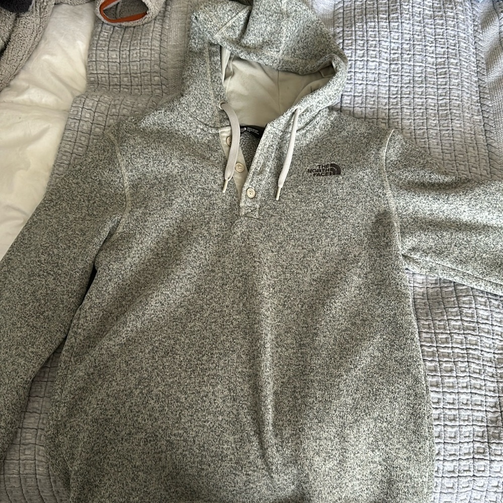 Men’s the north face sweater